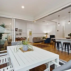 https://sierra-cottage-a-homely-space-superb-location.queenslandhotels.net
