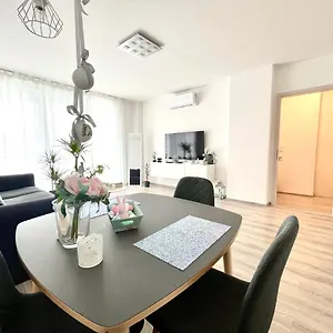 https://apartment-on-the-edge-of-downtown-free-parking.inbudapesthotels.com